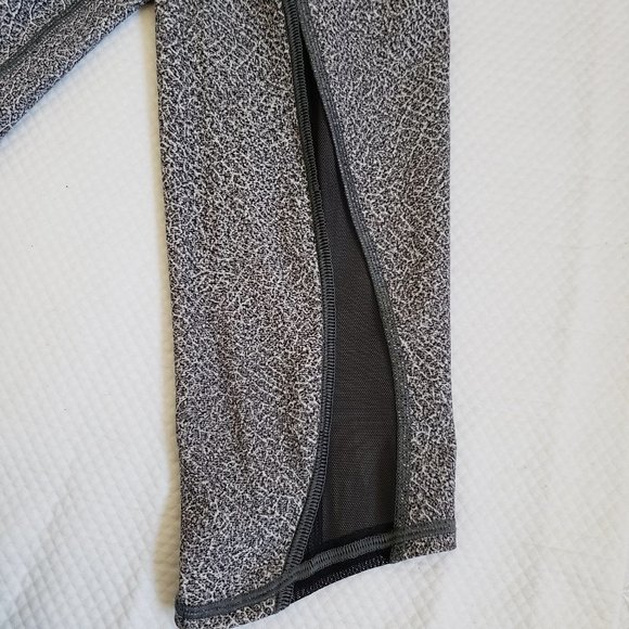 Lululemon Train Times Crop (17") Legging Fractal Alpine White Black / Black Sz 6 - Picture 5 of 9